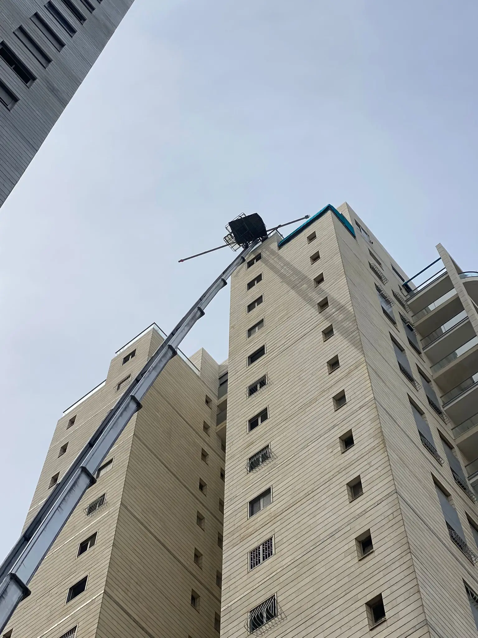 Read more about the article איך בוחרים מנוף הרמה בגוש דן והסביבה